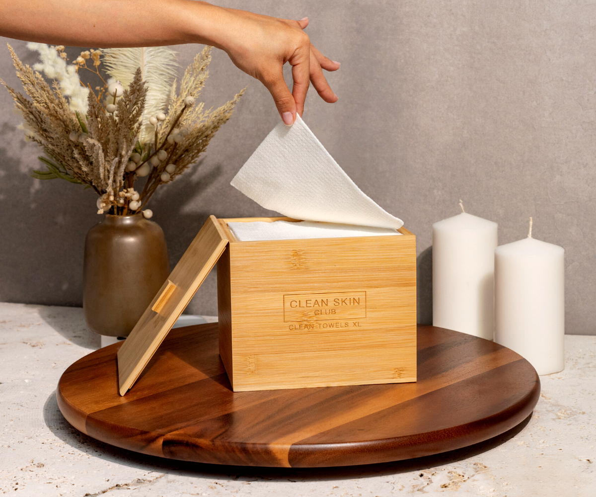 Luxe Bamboo Box with Cover and Towels